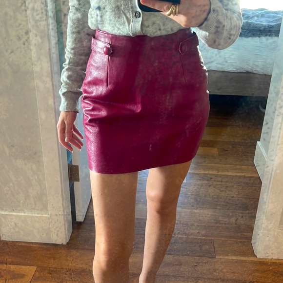 VINTAGE 100% Leather Fuchsia Miniskirt ‘XS’ - Picture 2 of 13